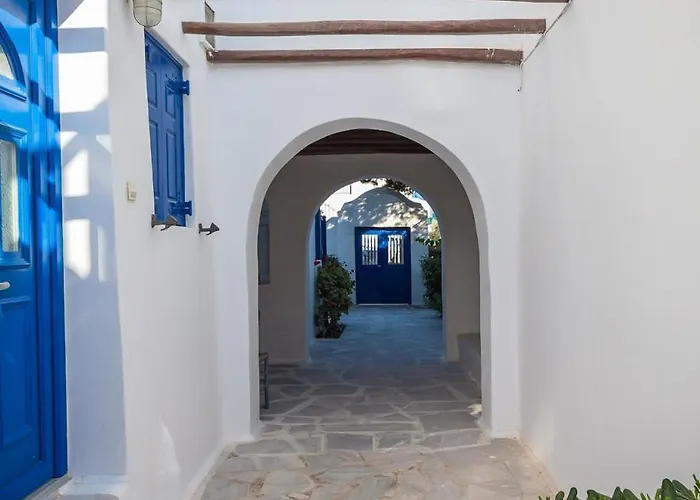 Iliana 1 & 2 W Shared Pool, Ornos, Mykonos Орнос