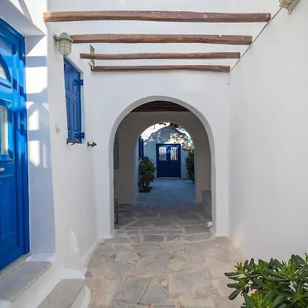 Iliana 1 & 2 W Shared Pool, Ornos, Mykonos オルノス