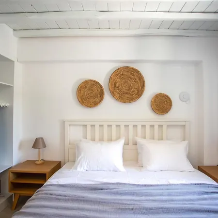 Iliana 1 & 2 W Shared Pool, Ornos, Mykonos אורנוס